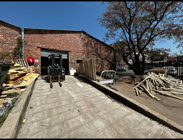 700M² WAREHOUSE TO LET IN KEW